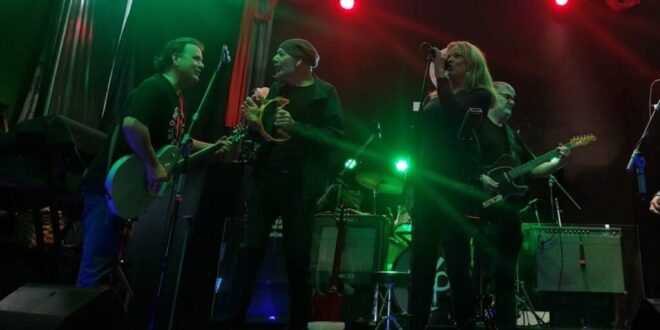 Rock classics and jam at Estudio Padrón
