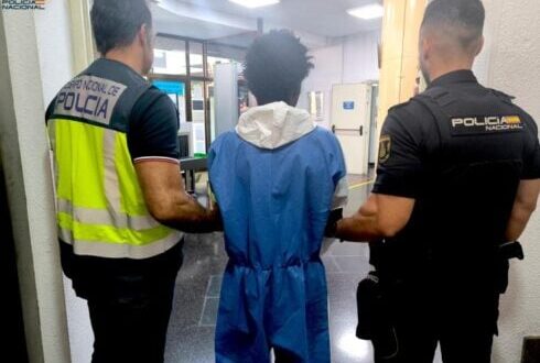 Young tourist suffers punctured lung after being stabbed by pair of scissors outside Mallorca bar