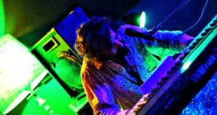 Slick keyboards sounds of Julián Maeso at Louie Louie