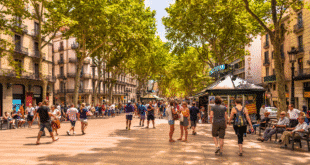 10 Unspoken Rules Tourists Break in Spain