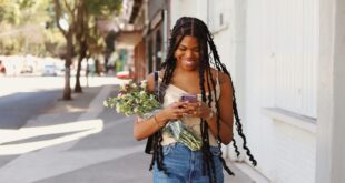 Tourist warning in Spain: New fines of €200 for texting while crossing the road