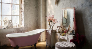 Retro bathrooms: Where bold colours meet vintage charm