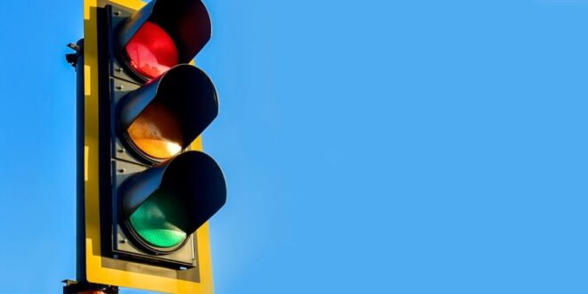DGT explains how to stay safe on Spanish roads if traffic lights go out