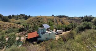 Rustic paradise with solar power, olive trees and guest facilities – €130,000