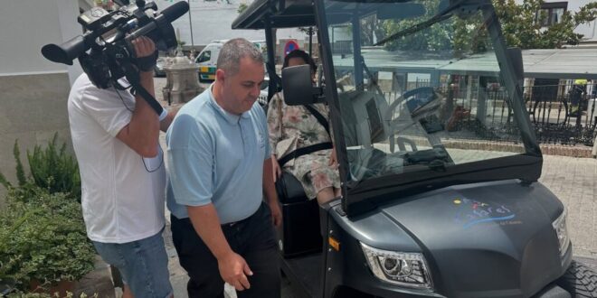Golf-buggy taxi for residents of Casares