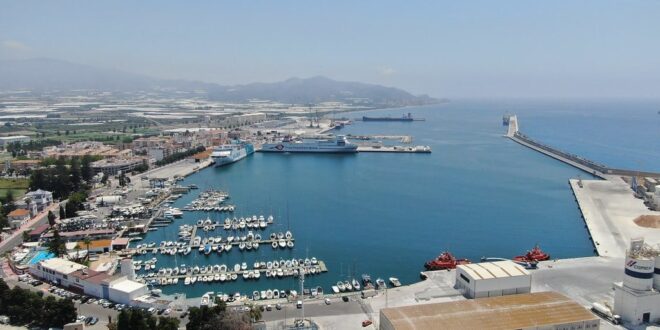 Thousands of British and American tourists descend on Andalucian town vying to be new cruise ship capital