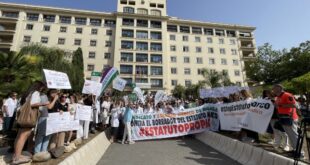 Malaga doctors strike over rights