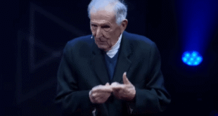 This 96-year-old oncologist has the secret to a long life (and it’s not in a pharmacy)