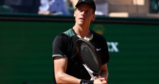 Jannik Sinner wins Carlos Alcaraz in a nail-biting Wimbledon final