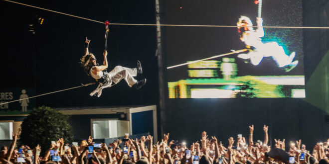 Jared Leto swoops in for jaw-dropping 30 Seconds to Mars concert
