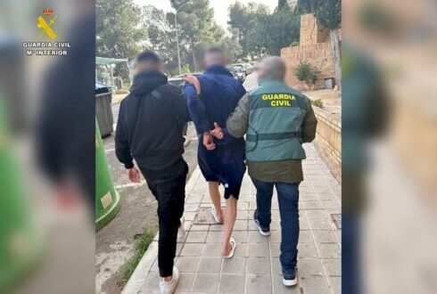 Sneaky thief robs foreign tourists at motorway service areas in Spain