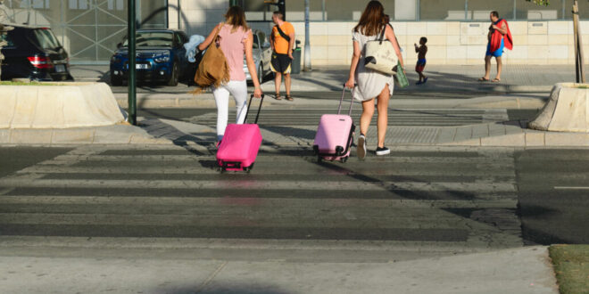 Thousands of tourist apartment owners face fines and removal of advertising online