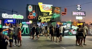 Smash burger frenzy brings thousands to Mijas