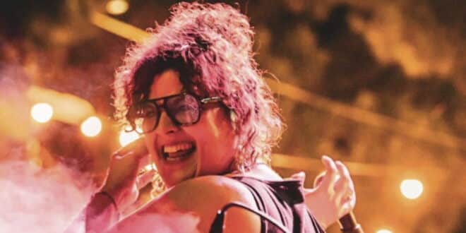 Mami Curl grooving Afterwork