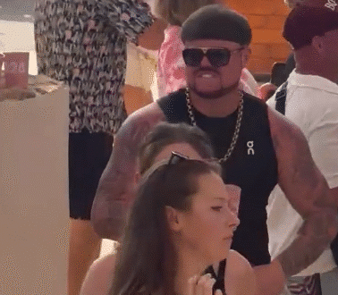 The Brit with a €30 feudal lord haircut set to be RICH