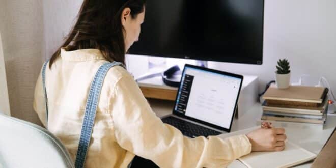 The hidden AI economy: 9 of 10 workers secretly outsmart their bosses