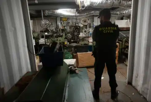 Guardia Civil rescues 18 migrants from illegal tobacco factory