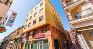 Tourists evacuated from Almeria hotel after man ‘starts fire in his bathroom and gets engulfed in the flames’