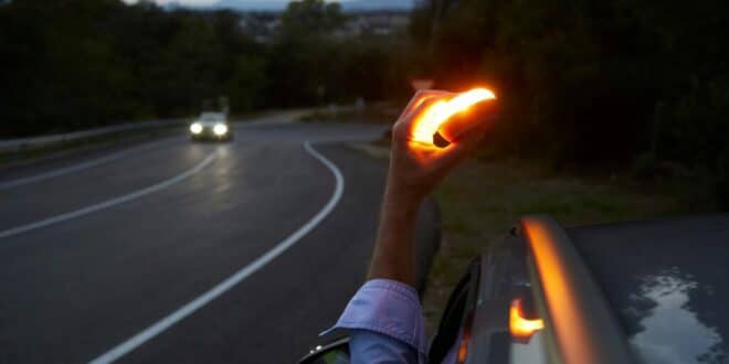 Spain says goodbye to warning triangles: What every driver needs to know before 2026