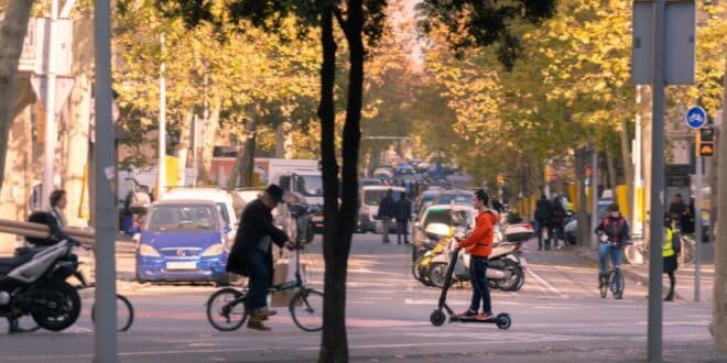 Spain to hit uninsured e-scooter riders with fines of up to €1,000 from 2026