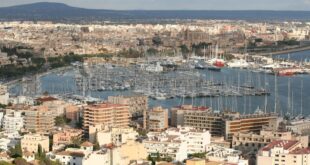 Mallorca cracks down on youth hostels and party boats