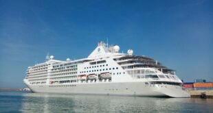 'Ultra-luxury' British cruise ship pulls into port in northern Spain