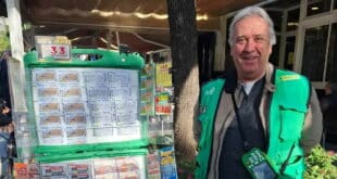 The ONCE lottery seller in Estepona presents a ‘Sueldazo’ life-changing prize of €240,000