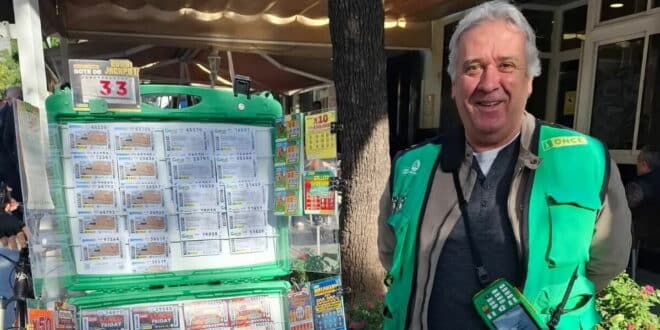 The ONCE lottery seller in Estepona presents a ‘Sueldazo’ life-changing prize of €240,000