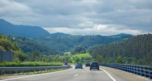 Drivers in Spain warned: That lane-hopping habit may cost you €500