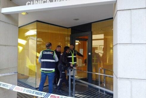 Police search dental clinic after girl, 4, dies after being put under by anaesthetic and another child is hospitalised in Valencia