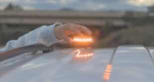 The DGT shows drivers how to use the new V16 Emergency Beacon – and it could save your life