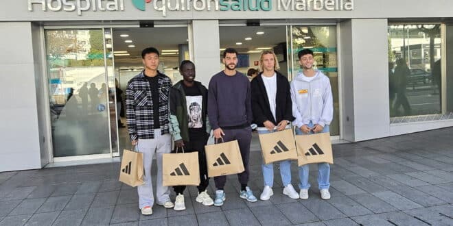 Marbella footballers bring holiday smiles to children’s hospital