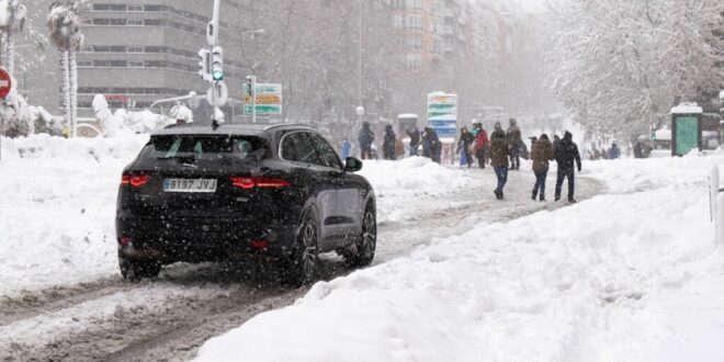 Warning for expats driving north via Madrid as snow hits roads