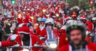 Santa’s coming to town on a Harley! Motorbike clubs don Santa outfits for the annual “Papanoelada” toy run