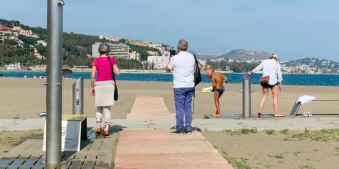 Malaga trialing new foot washers on beaches using sea water