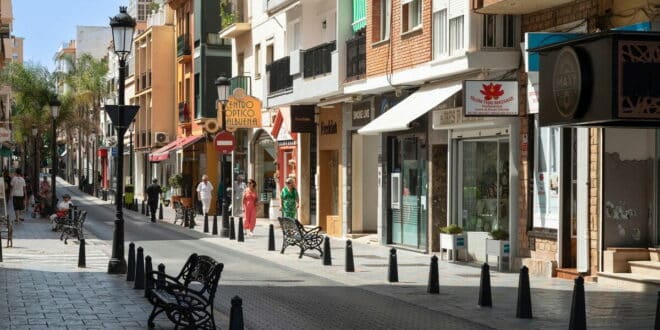 “Shop local”, says Fuengirola resident watching decline of local business