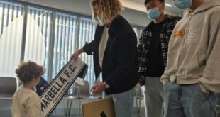 Christmas Cheer at Quirónsalud with the visit of Marbella FC