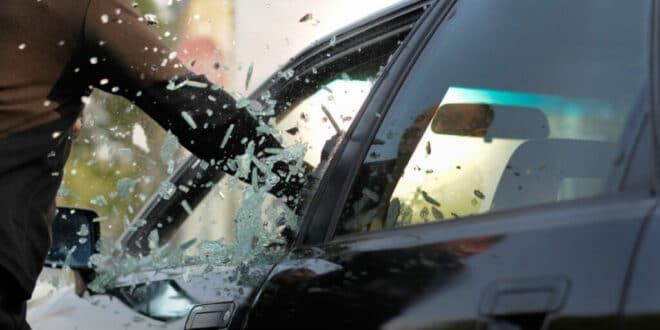 DGT doubles down on V16 beacon fines despite rising number of thefts