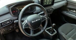 Dacia supports jobseekers and commuters across Spain