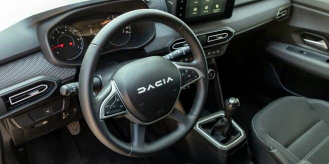 Dacia supports jobseekers and commuters across Spain