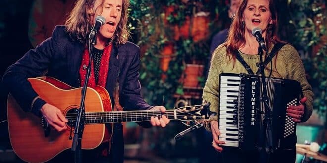 Free concert: English folk duo to perform at the Museo de Nerja