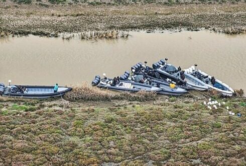 WATCH: Astonishing moment Spanish mayor rails against drug traffickers while standing just metres from idling narco boats