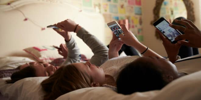 Macron plans to ban social media for teens in France in 2026