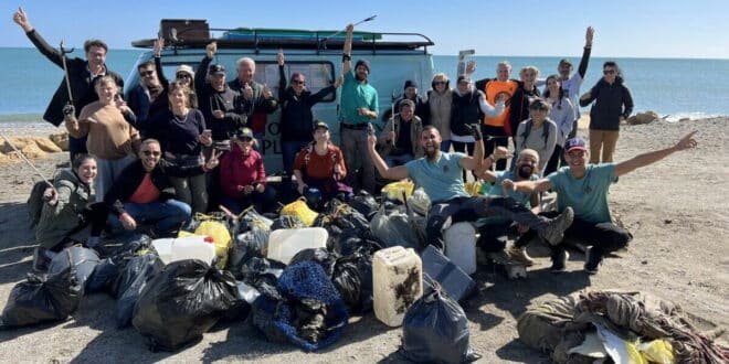 Eco Amigos & Mil Playas team up to clean up Manilva’s beaches