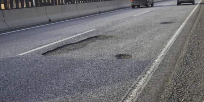 Estepona tackles potholes head-on, but still waiting for deadly A-7 to be repaired by central government
