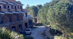 Squatters move in and fill Costa del Sol golf resort residents with fear