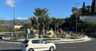 Almuñécar roundabouts transformed by giant subtropical fruit sculptures