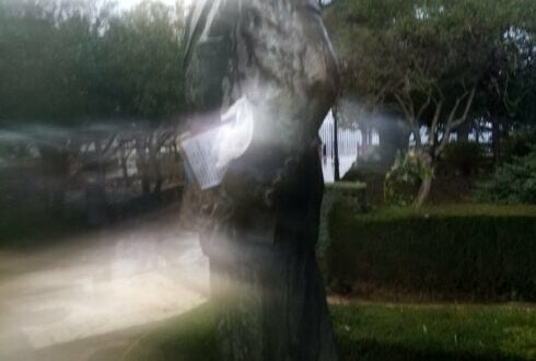 A mysterious joker calling himself the ‘Son of Cervantes’ is leaving bizarre anti-foreigner poems on statues around Malaga’s Ronda