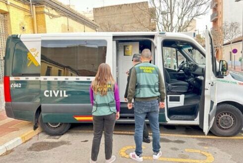 Thieves steal over two dozen V-16 emergency lights in one night from parked cars in Costa Blanca town