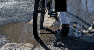 Cyclist wins €10,000 in Spain: How a Spanish court ruled on pothole accidents and road safety